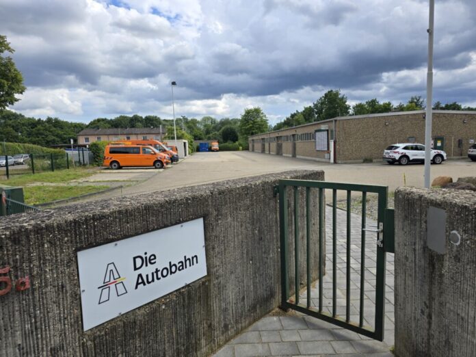 Über 40 Mitarbeiter kümmern sich um fast 90 Kilometer Autobahn rund um Ratingen. Foto: Heinz