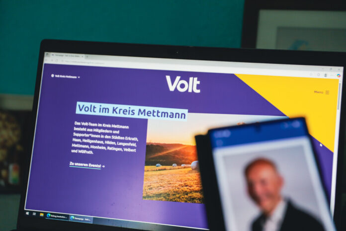 Volt ist inzwischen auch im Kreis Mettmann aktiv - in Velbert gibt es derzeit allerdings parteiinterne Streitigkeiten rund um die Kommunalwahl. Foto: Volkmann Volt ist inzwischen auch im Kreis Mettmann aktiv - in Velbert gibt es derzeit allerdings parteiinterne Streitigkeiten rund um die Kommunalwahl. Foto: Volkmann
