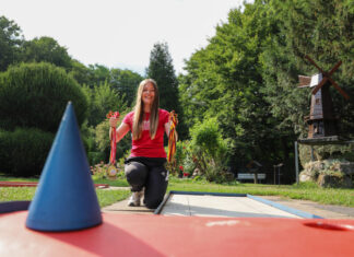 Johanna Winterhoff aus Velbert sammelt fleißig Medaillen in ihrer Lieblingssportart. Foto: Volkmann