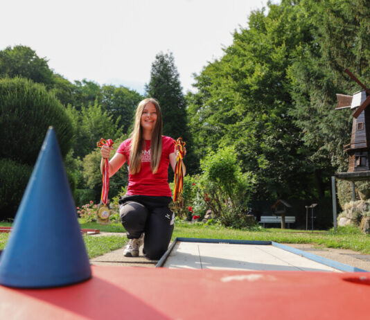 Johanna Winterhoff aus Velbert sammelt fleißig Medaillen in ihrer Lieblingssportart. Foto: Volkmann