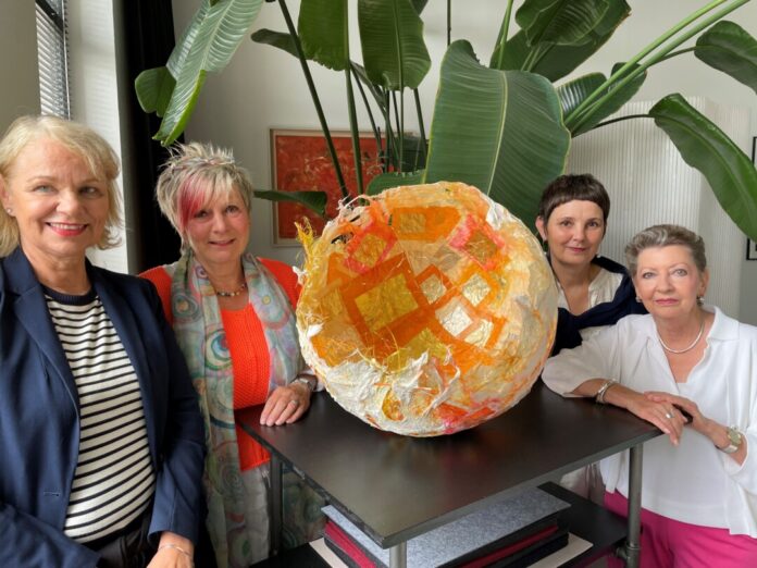Die Macherinnen des Kunst- und Kulturfestivals "LUFT:SCHWUNG (v. l.): Maria Schwanitz-Fröhlich, Dagmar Grotendorst, Susann Bürger und Angelika Blie. Foto: Kreisstadt Mettmann