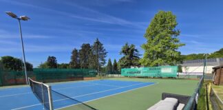 Hier wird Tennis gespielt, Platz auf der Aussenanlage des LTC, Foto: Alexander Heinz