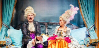 Marie-Antoinette - oder Kuchen für alle. Theater gibt es in der kommenden Spielzeit reichlich. Foto: Franziska Strauss