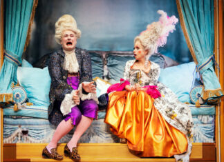 Marie-Antoinette - oder Kuchen für alle. Theater gibt es in der kommenden Spielzeit reichlich. Foto: Franziska Strauss