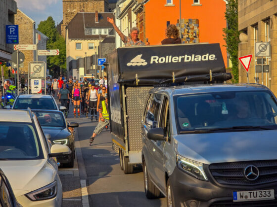 Unser Berichterstatter vor Ort auf dem Startwagen, Fred Pradella in Feierlaune, Bild: Alexander Heinz