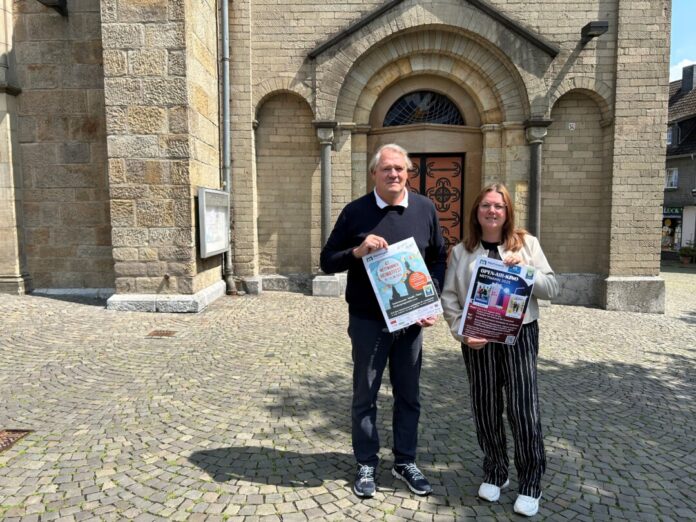 Open-Air-Kino_WiFö Stephan Reichstein (l., Leiter der Stabsstelle Wirtschaftsförderung) und Anna Wagner (r., Amt für Kultur). Foto: Kreisstadt Mettmann
