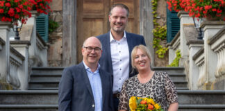 Claudia Brebeck und Jörg Borowski freuen sich bereits auf die neue Session - hier mit Schirmherr Marc Panzer. Foto: KA Ratingen