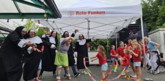 Richtig gute Simmung bei den Funken, Bild: KG Stadtgarde Funken Rot-Wiss Ratingen von 1948 e. V