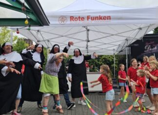 Richtig gute Simmung bei den Funken, Bild: KG Stadtgarde Funken Rot-Wiss Ratingen von 1948 e. V