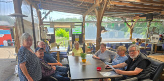 Regelmäßig treffen sich Ratinger Senioren Freitags auf der Terrasse am Blauen See, Bild: Alexander Heinz
