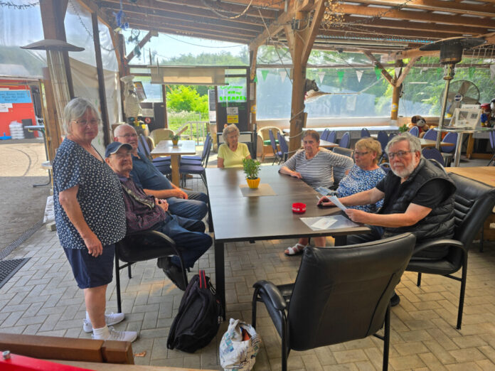 Seniorentreff BS Regelmäßig treffen sich Ratinger Senioren Freitags auf der Terrasse am Blauen See, Bild: Alexander Heinz