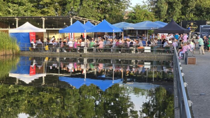 Blick auf das idyllische Ensemble am Stadthallenteich, Bild Alexander Heinz