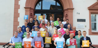 Im Juni 2023 trat die Steuerungsgruppe erstmals zusammen, um eine Nachhaltigkeitsstrategie für Erkrath zu entwickeln. In seiner Sitzung vom 01.07.2025 hat der Rat der Stadt Erkrath diese nun beschlossen, um eine nachhaltige und lebenswerte Zukunft für künftige Generationen zu gewährleisten. Foto: Stadt Erkrath