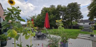 Die Terasse des Mehrgenerationentreffs. Bei schönem Wetter immer ein Ort zum Wohlfühlen, Bild: Alexander Heinz
