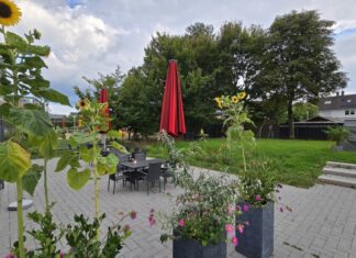 Die Terasse des Mehrgenerationentreffs. Bei schönem Wetter immer ein Ort zum Wohlfühlen, Bild: Alexander Heinz