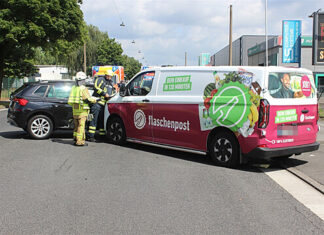 Bei dem Unfall entstand ein hoher Sachschaden. Foto: Polizei