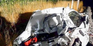 Das am Bahnübergang Aldruper Brink verunfallte Auto. Foto: Polizei