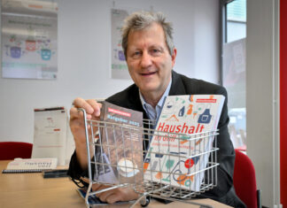 Andreas Adelberger hat den Jahresbericht vorgestellt: Bei den Anfragen drehte es sich vor allem um hohe Energiekosten, Probleme bei Online-Einkäufen sowie ungewollte Abonnements und kostenpflichtige Scheindienstleistungen. Foto: Mathias Kehren