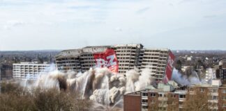 Zweimal wurden in Duisburg schon sogenannte «Weiße Riesen» gesprengt - so wie hier im Jahr 2019. (Archivbild)