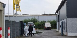 Die in dem Autowrack gefundene Leiche soll obduziert werden. 