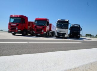 Die ersten Lastwagen rollten direkt nach Inbetriebnahme auf die Fläche. 