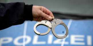 Wegen Mordverdachts hat die Polizei einen 22-Jährigen festgenommen (Symbolbild)