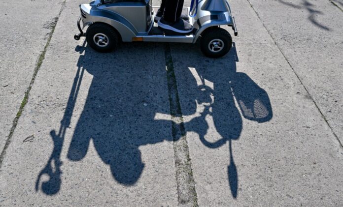 Die 88-jährige Frau war auf einem Elektromobil unterwegs. (Symbolbild)