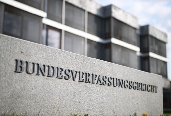 Ein nach einem assistierten Suizid wegen Totschlags verurteilt Mediziner scheitert nun auch vor dem Bundesverfassungsgericht.
