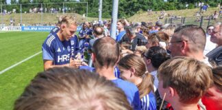 Fanliebling Timo Becker ist eine der beiden Vize-Kapitäne auf Schalke. 