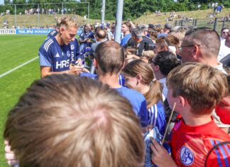 Fanliebling Timo Becker ist eine der beiden Vize-Kapitäne auf Schalke. 