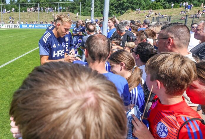 Fanliebling Timo Becker ist eine der beiden Vize-Kapitäne auf Schalke. 
