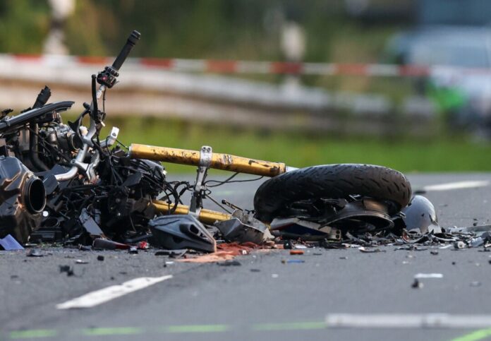 Beide Motorradfahrer starben noch am Unfallort.