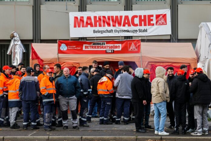 Die IG Metall wirft dem Management vor, zu harte Einschnitte in tarifliche Errungenschaften zu fordern. (Archivbild)