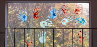 Geschlossene Gruppen, verkürzte Öffnungszeiten und vorzeitige Kita-Schließungen: Im abgelaufenen Kindergartenjahr haben sich die Angebots-Einschränkungen durch Personalnot nicht gebessert. (Symbolbild)