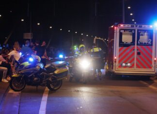 Ein Großaufgebot der Feuerwehr und des Rettungsdienstes war vor Ort.