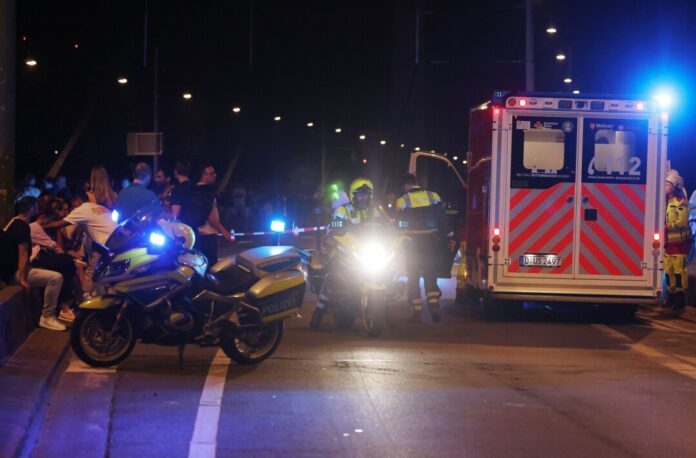 Ein Großaufgebot der Feuerwehr und des Rettungsdienstes war vor Ort.