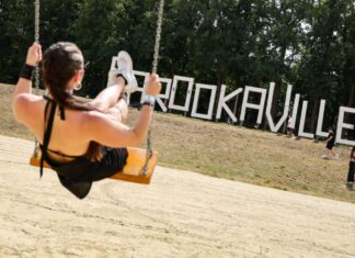 Bei sommerlichen Temperaturen feiern Zehntausende an diesem Wochenende in Weeze.