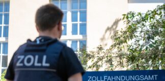 Zoll-Ermittler gingen in einer konzertierten Aktion gegen die mutmaßliche Schmugglerbande vor. (Symbolbild)