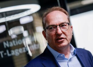 Das BSI soll laut Dobrindt mit mehr Geld ausgestattet werden, um die Cyber-Sicherheit zu stärken.