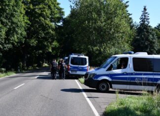 Rund 900 Polizisten durchsuchten in den drei Ländern über 30 Gebäude.