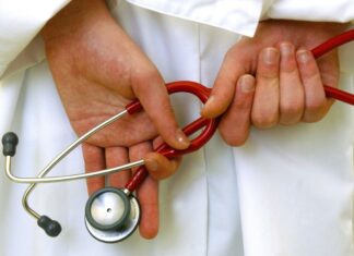 In Deutschlands Krankenhäusern arbeiten viele syrische Ärzte, die zuvor ein Anerkennungsverfahren ihrer Berufsqualifikation absolviert haben. (Archivbild)