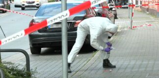 Nach einem Streit mit einem Verletzten suchen die Ermittler nach Spuren.