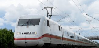 Statt kostspieliger Schnelltrassen: Die Initiatoren der Petition setzen sich für einen Ausbau bestehender Strecken ein. (Archivbild)