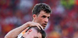 Thomas Müller (rechts) traut seinem früheren DFB-Kollegen Florian Wirtz Erfolge in Liverpool zu.