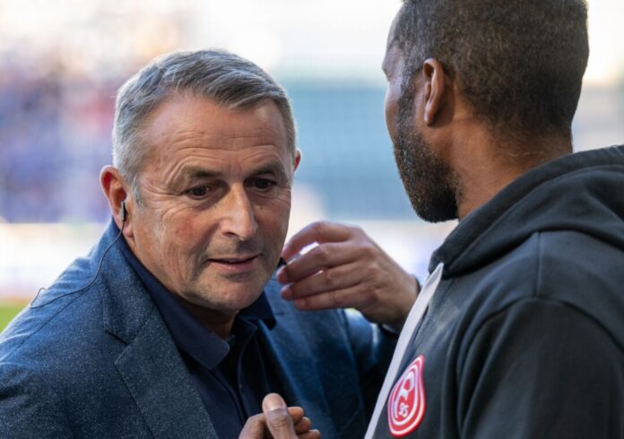Fortunas Vorstand Klaus Allofs freut sich auf Leihspieler Alexandropoulos.