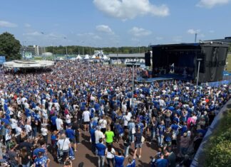 Gewaltiger Fan-Zuspruch am «Schalke-Tach»