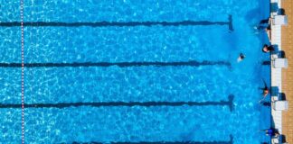 Sommerferien, aber kein ausgesprochenes Freibadwetter. (Symbolbild) 
