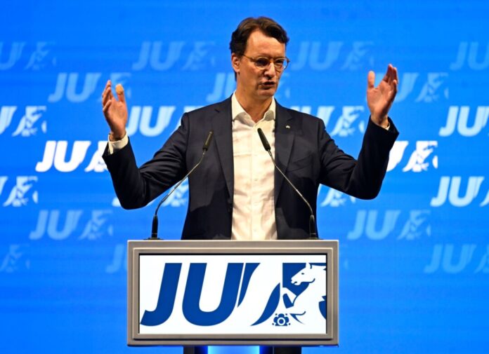 NRW-Ministerpräsident Hendrik Wüst (CDU) fordert Solidarität der Union mit dem unter Druck geratenen Bundestagsfraktionschef Jens Spahn