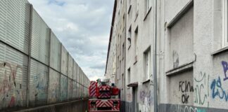 Die Feuerwehr hatte große Mühe, Löschfahrzeuge an den Brandort zu bekommen.