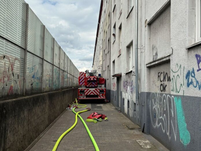 Die Feuerwehr hatte große Mühe, Löschfahrzeuge an den Brandort zu bekommen.